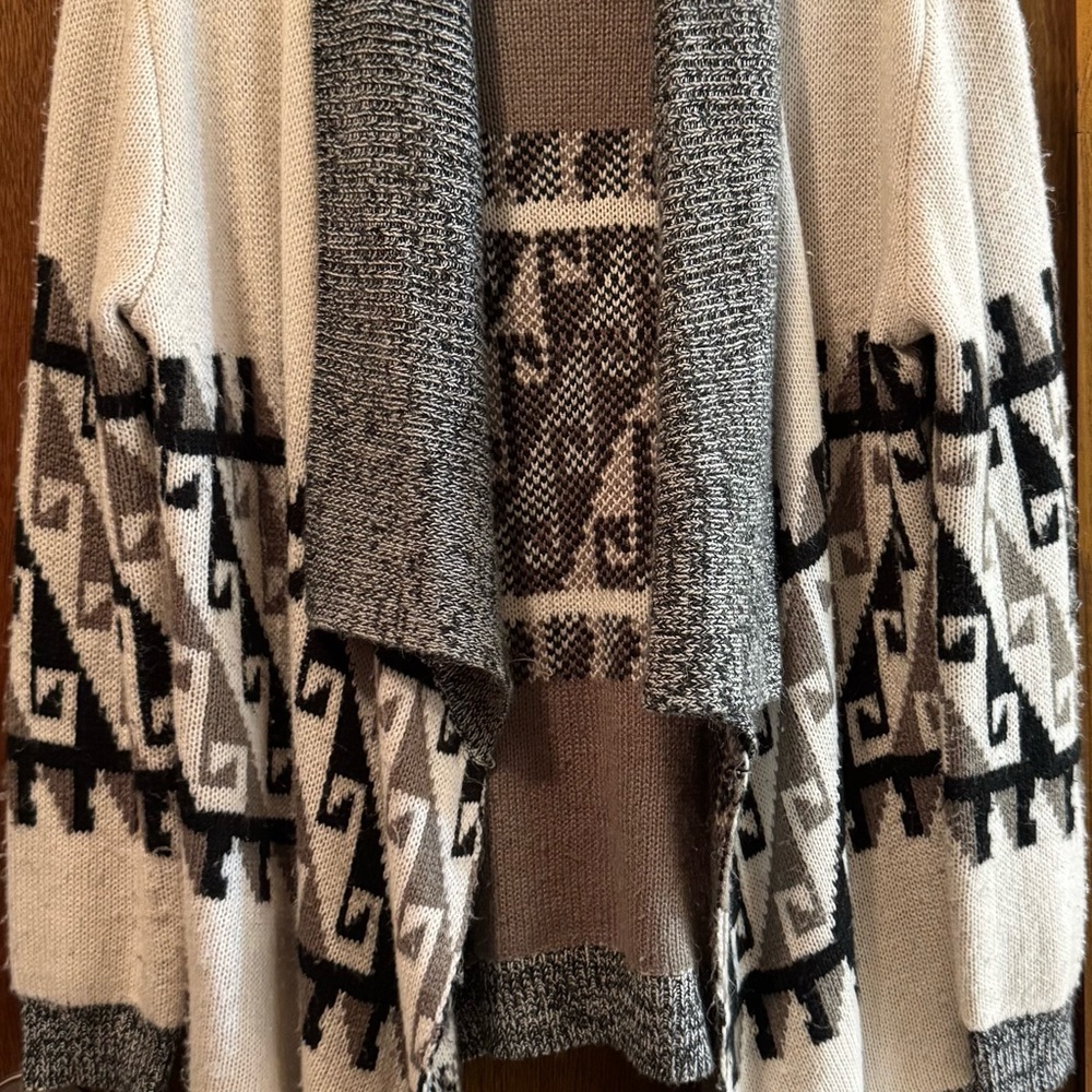 Geometric Patterned Black and Cream Sweater